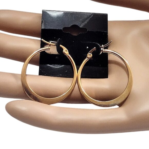 1 1/4" Flat Bottom Hoop 2mm Pierced Earrings Gold Tone Graduated Band 30mm - Picture 1 of 3